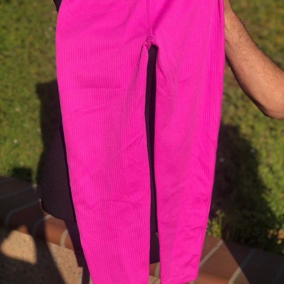 NWOT Victoria Secret Seamless Ribbed Leggings Size Medium Short - Picture 4 of 7